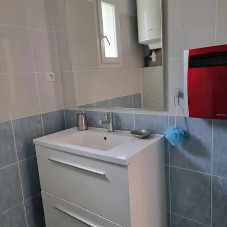 Holiday home Avec Piscine Au Coeur De La Vallee De La Ceze Saint-Laurent-de-Carnols